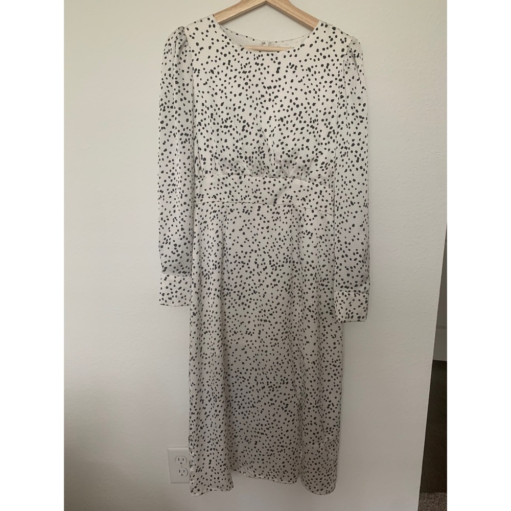 VICI Collection Spotted Satin Midi Dress
